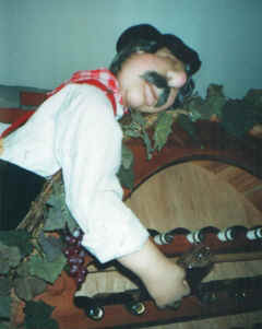 WineGuySmall.JPG (42534 bytes)
